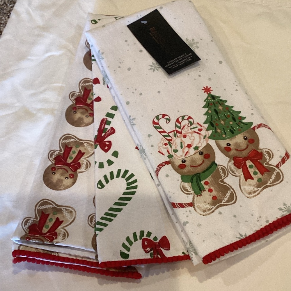 Rachel Zoe Gingerbread Christmas Kitchen Towels - set of 3.